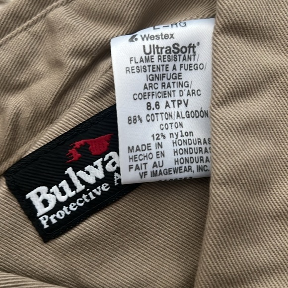 Brand new without tags. Bulwark FR Cat2 2112 button down shirts. - Picture 4 of 4